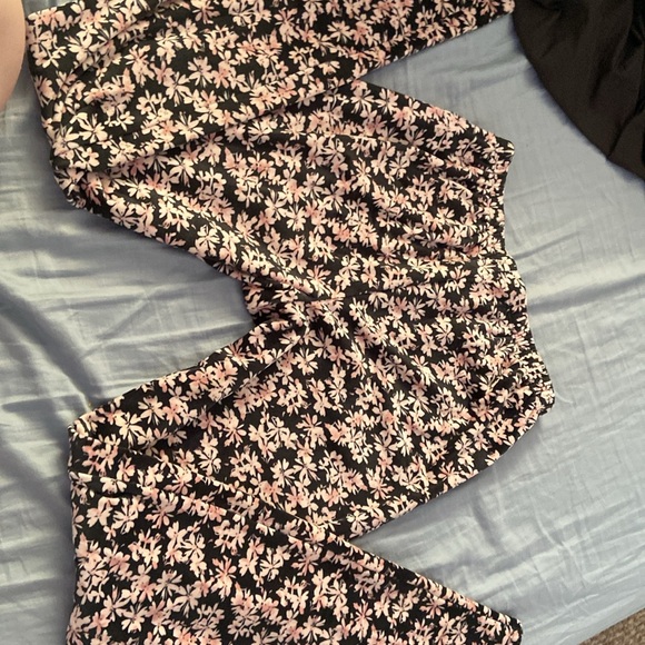 flower sweat pants size xs may fit bigger - Picture 2 of 3